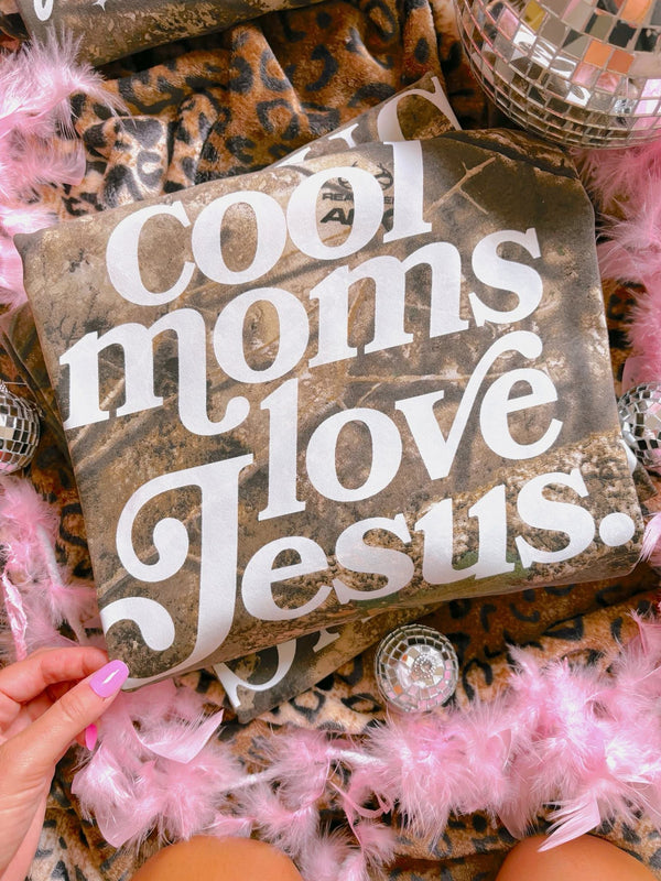 Cool moms Love Jesus camo tee