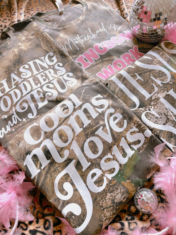 Cool moms Love Jesus camo tee