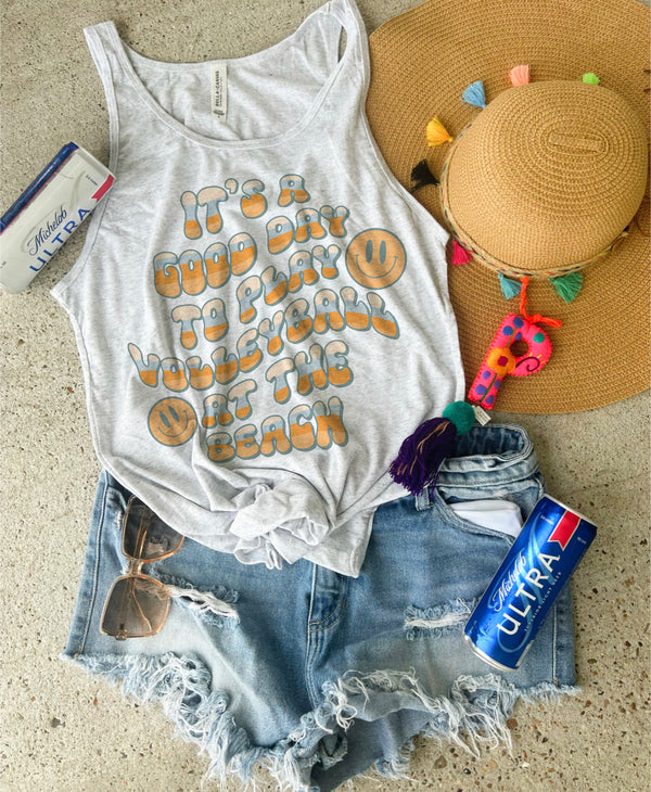 Play volleyball at the beach tank