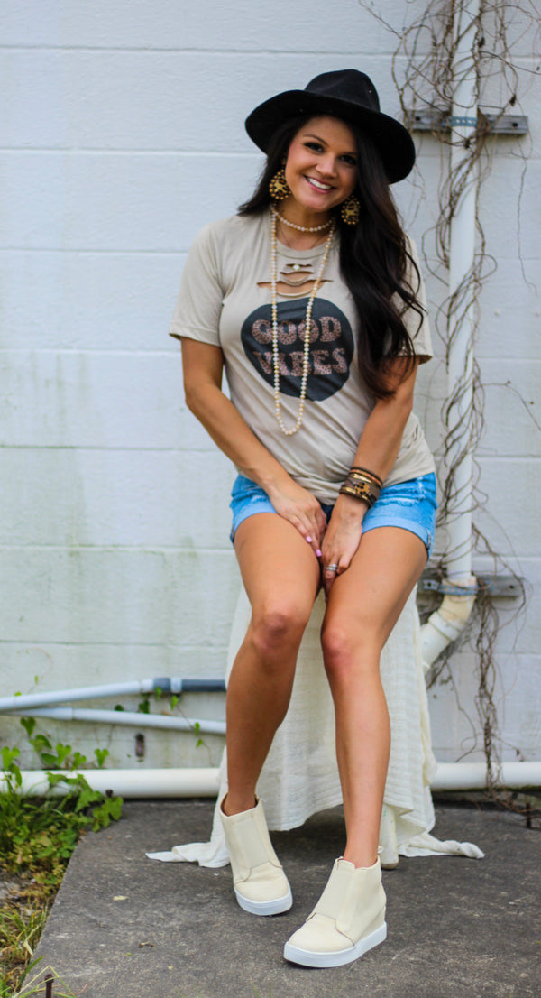 Good Vibes Leopard tee