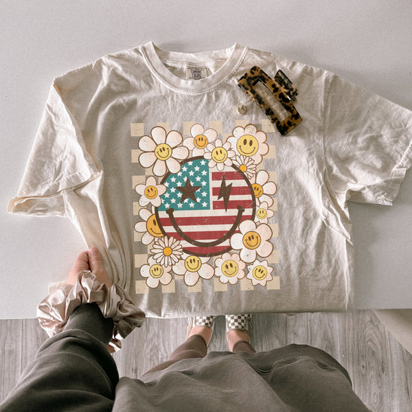 Retro daisy Patriotic smiley tee