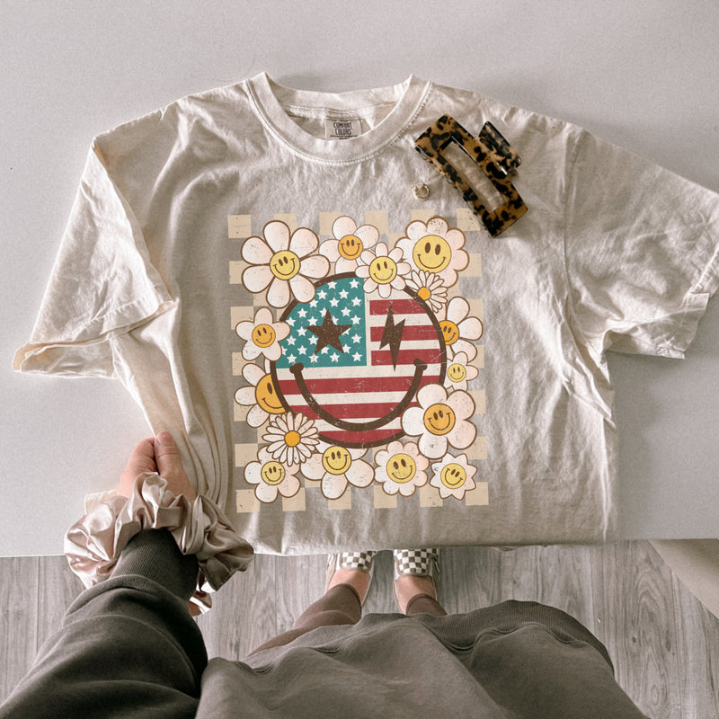 Retro daisy Patriotic smiley tee
