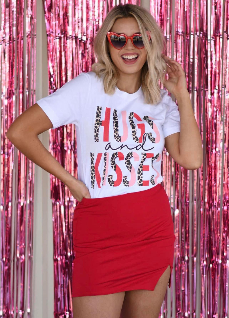 Hugs & Kisses leopard Letter tee